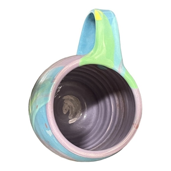 80’S Pottery mug signed pedestal colorful pastels. - Picture 2 of 10
